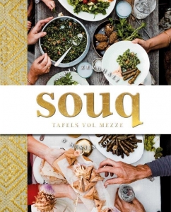 Souq. Tafels vol mezze.